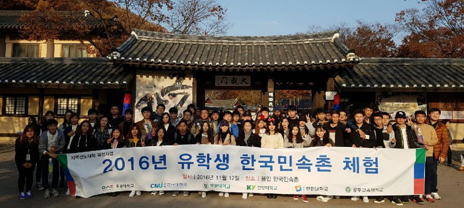 한국 문화를 체험할수 있는 외국인 유학생 문화체험 진행 이미지