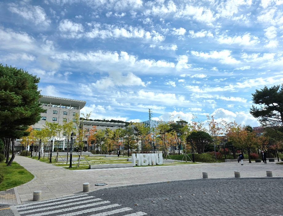 2025 미래가 공존하는 공간 이미지