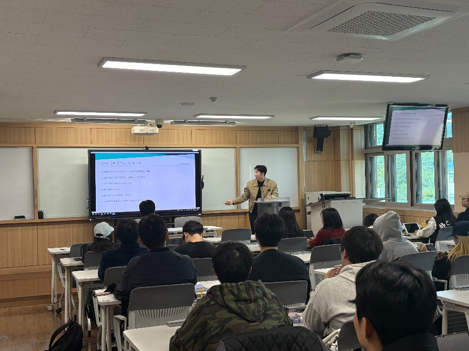 [진로 특강 시리즈] 졸업선배와 함께하는 커리어 토크(1차) 이미지